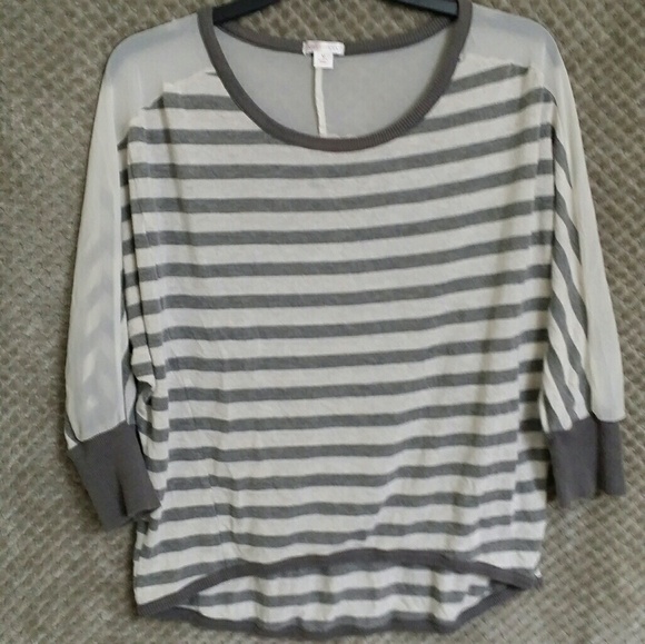 Gray/white striped 3/4 sleeve top - Picture 1 of 3